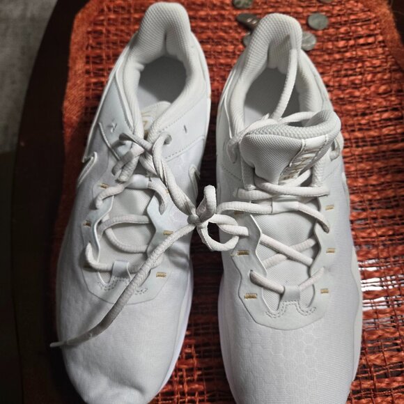 Nike Legand Ladies Essential shoe size US 10, white and gold - Picture 1 of 4